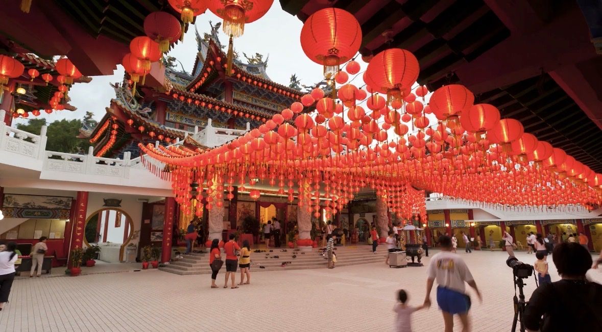 Temple chinois lanternes rouges